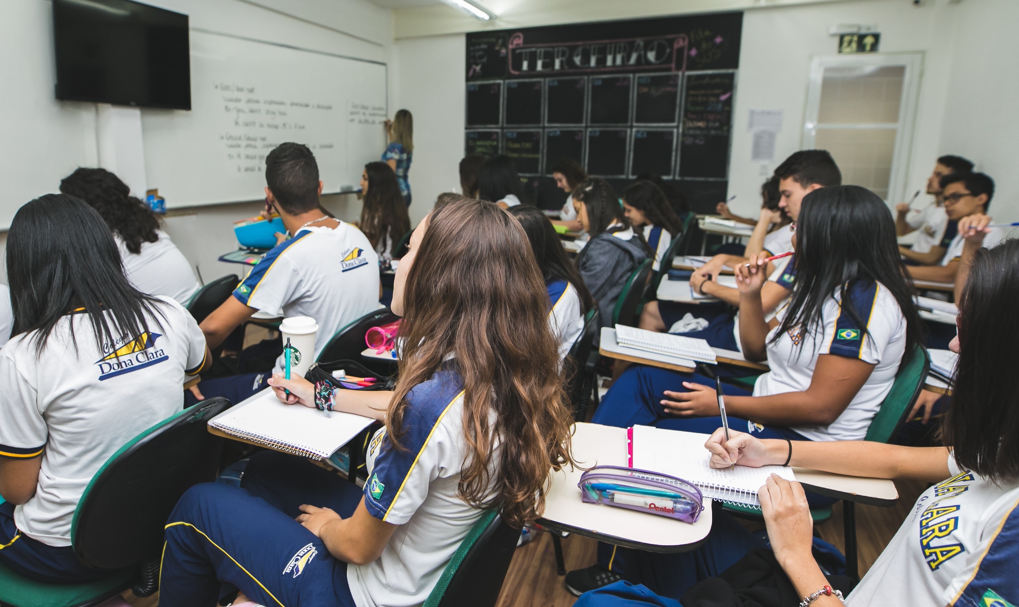 Quais as principais diferenças entre curso e escola de inglês